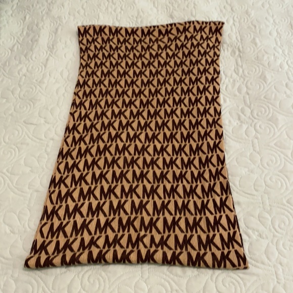 Michael Kors Infinity Scarf - Picture 2 of 5